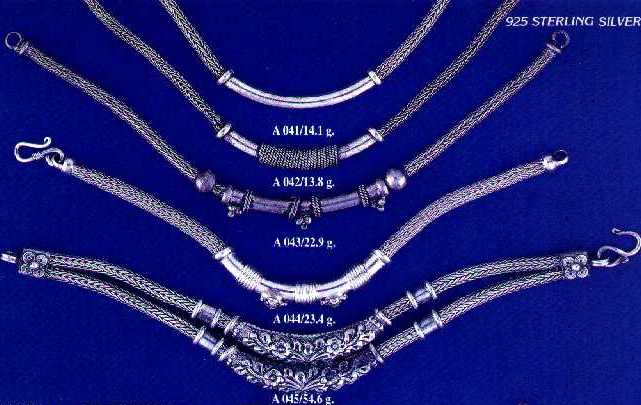 Thai silver jewelry wholesale - silverbracelets109a.jpg (39965 bytes)